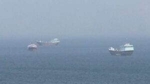 ഹോർമുസ് കടലിടുക്കിൽ 37 ഇന്ത്യൻ കപ്പലുകൾ കുടുങ്ങി; 1000 നാവികർ പ്രതിസന്ധിയിൽ