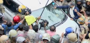 ഇ.ഡി റെയ്ഡ്: ഉദ്യോഗസ്ഥ വീഴ്ചയെന്ന് ഇന്റലിജൻസ് റിപ്പോർട്ട്; 300 പേർക്കെതിരെ കേസ്